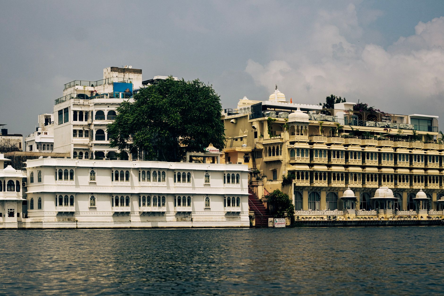 Radisson Blu Udaipur Palace Resort & Spa — photo 2